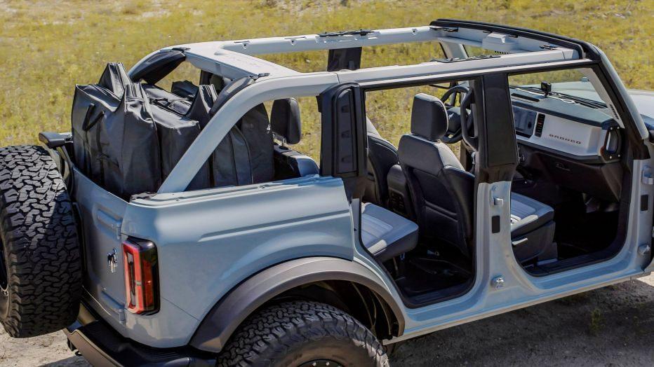Jeep Wrangler JL Bronco vs Jeep Wrangler mega thread 1594682900873