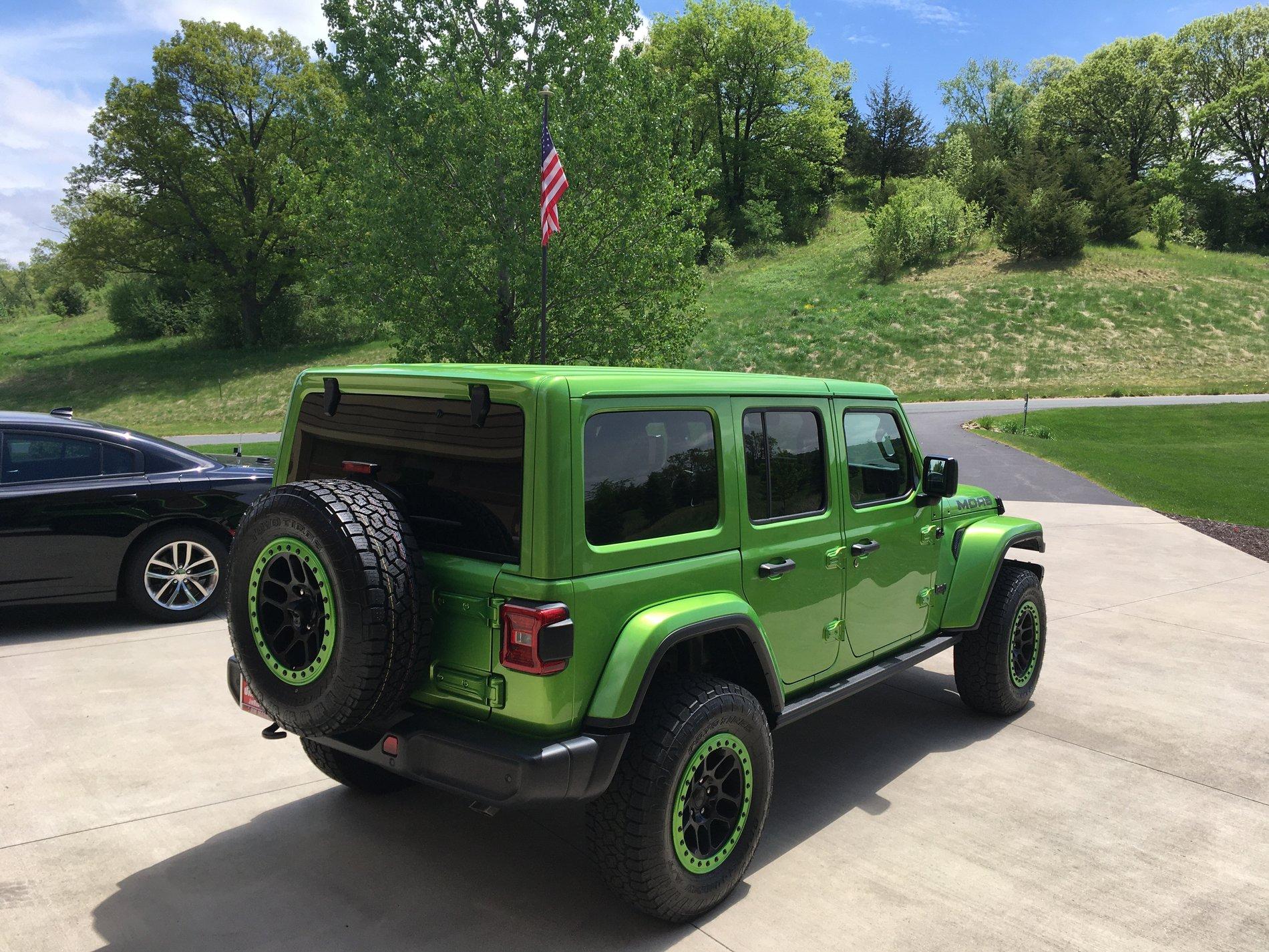 Jeep Wrangler JL Mopar simulated beadlocks 4073258C-E76C-4F40-BD59-EF914913A19D