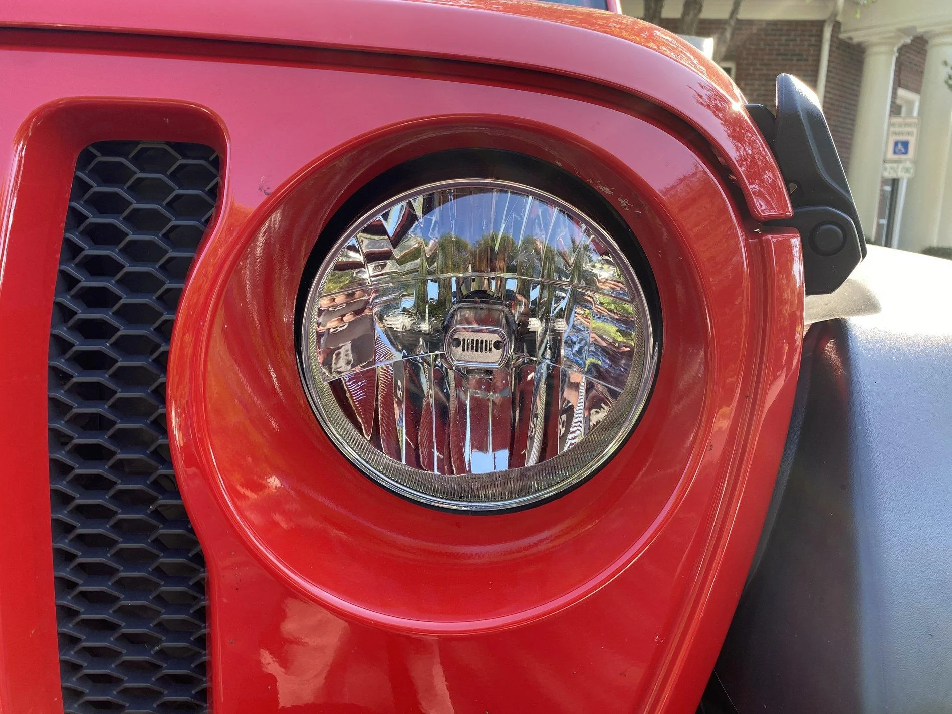 Jeep Wrangler JL Headlight 'sagging' on one side? IMG_1338