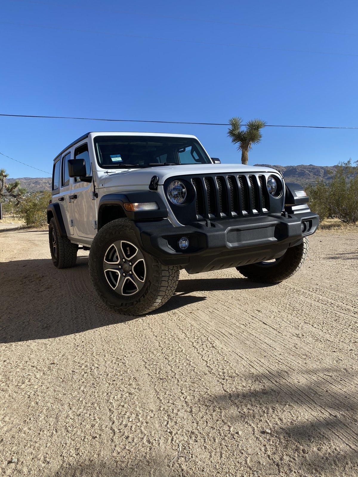 Jeep Wrangler JL JLU Sport-S Grille Replacement 3405A6D8-3D3B-4B0F-8A61-CDBB29F67385