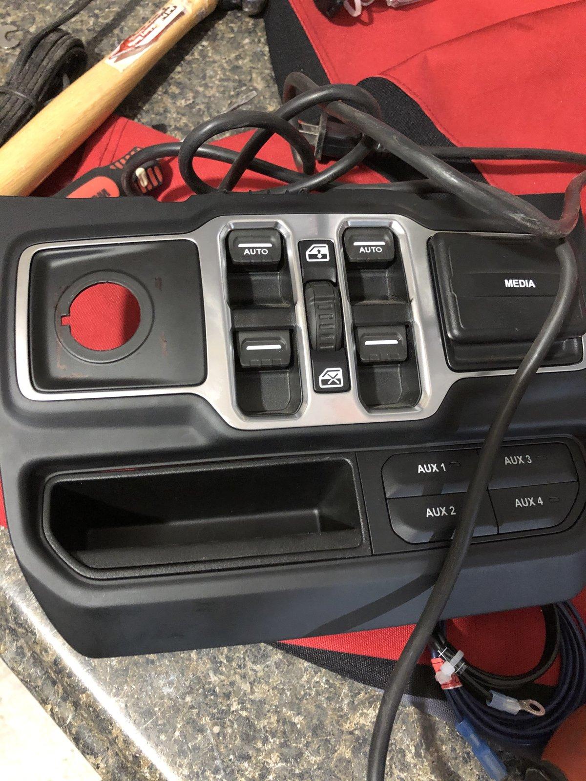 Jeep Wrangler JL In cab winch controls 1594952923364