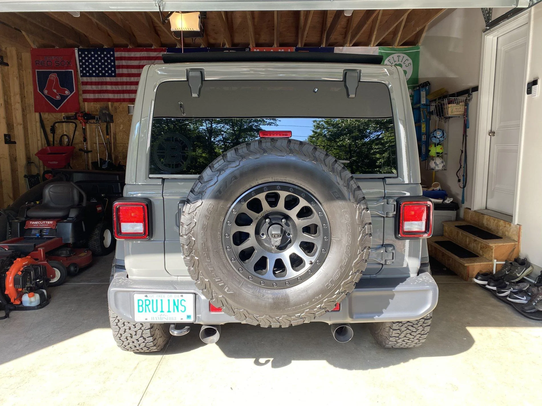 Jeep Wrangler JL Fiery Red LED Tail Lights 70977A74-2782-41AC-9A73-30CC51C81887