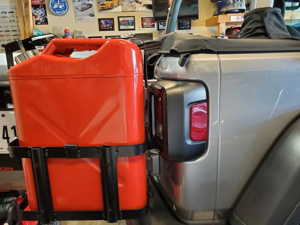 Jeep Wrangler JL Jerry Can Mounted for $140 (Easy DIY) 406ffd415df52e117375c320471e8a0554a8e769