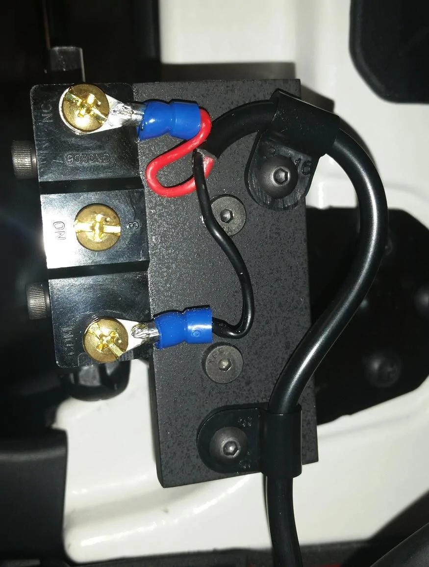 Jeep Wrangler JL DIY: Hardtop Interior LED Lights For Cargo Illumination During Tailgating / Camping Switch_6