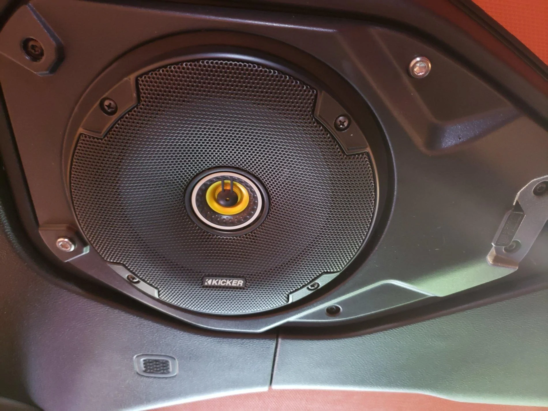 Jeep Wrangler JL Improving stock Audio 20200518_185337