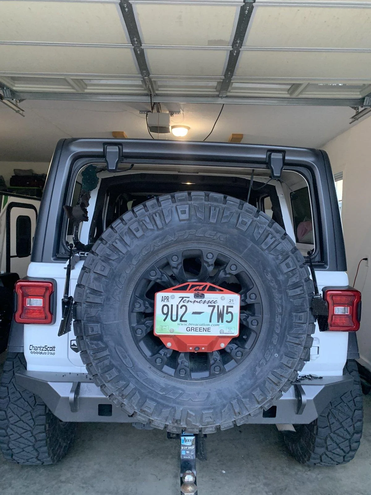 Jeep Wrangler JL Passenger front window exploded A1F82CEC-B40D-4456-9A48-66F1B93C42F8