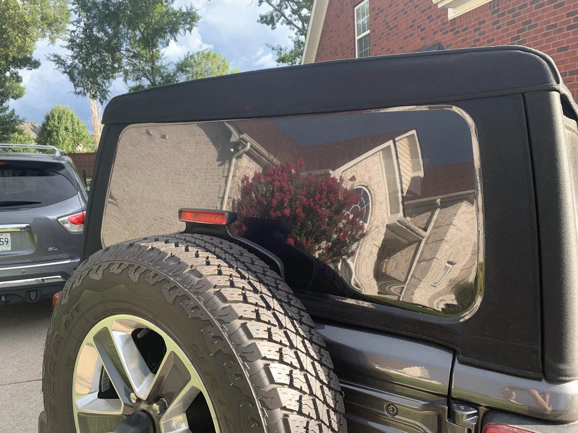 Jeep Wrangler JL Premium JLU Soft Top 3D8EF46E-1DF9-4989-99DF-359111F22A79