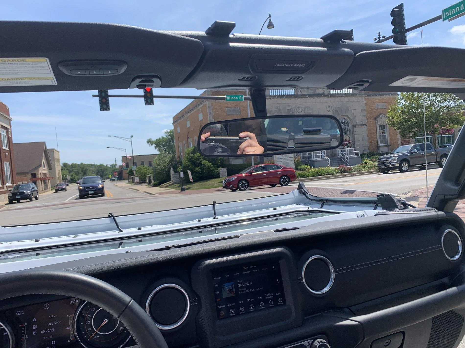 Jeep Wrangler JL Anyone Running With Windshield Down CCE4A46F-00F3-4C92-97DE-B109A7AE5050