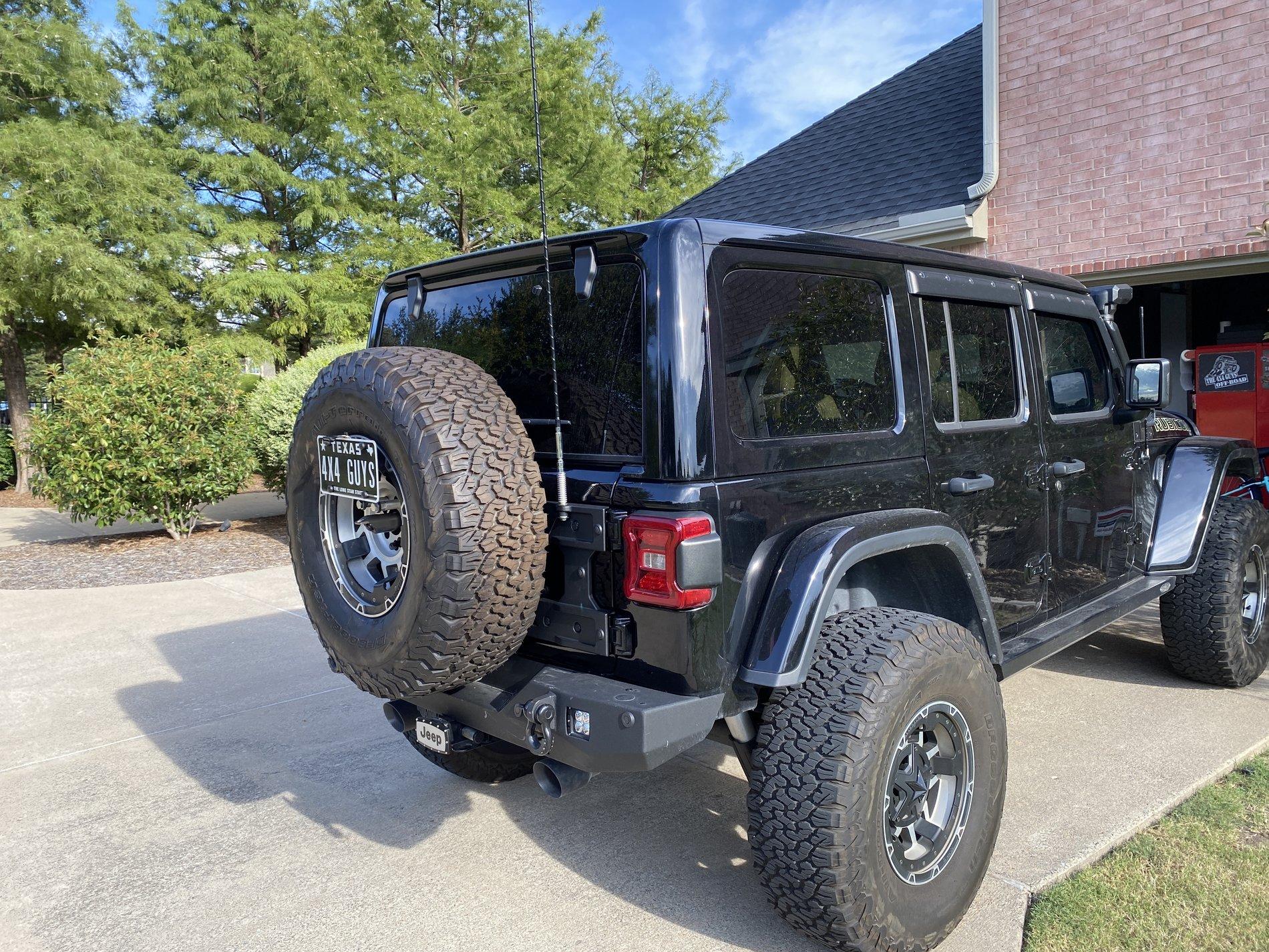 Jeep Wrangler JL Jacking up a lifted Jeep IMG_1317