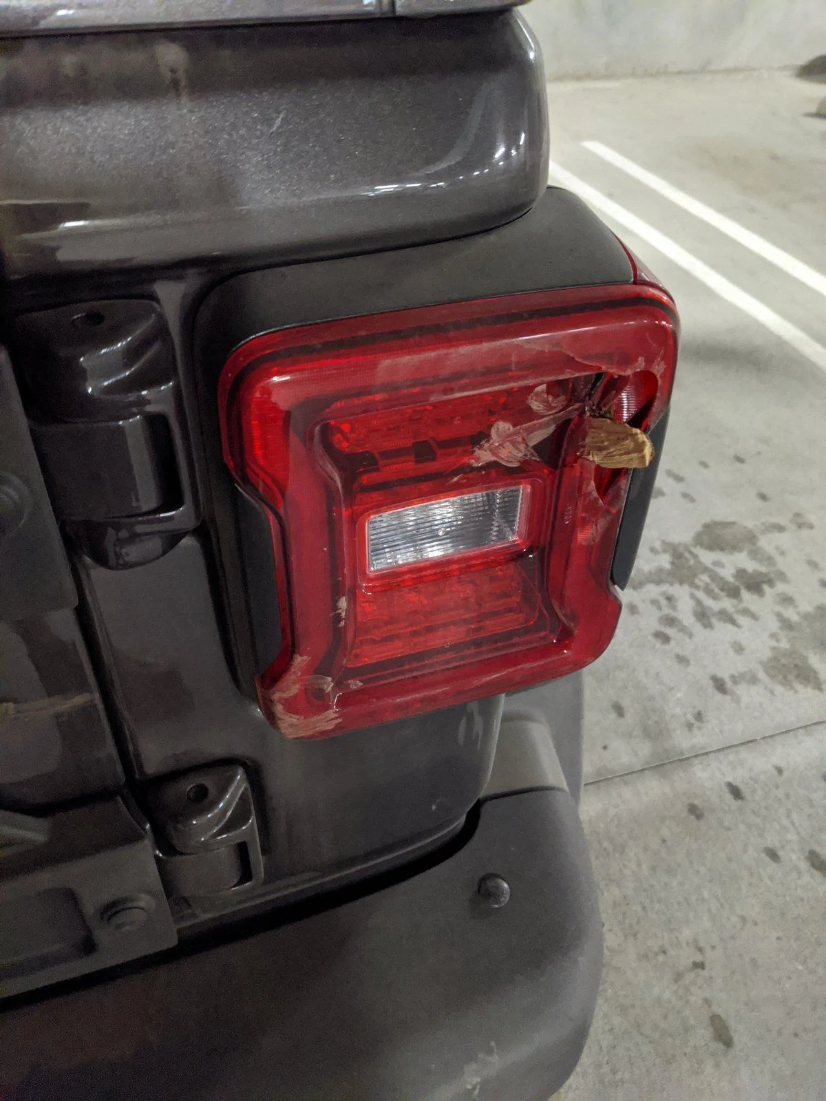Jeep Wrangler JL Cracked tail light IMG_20200705_125214