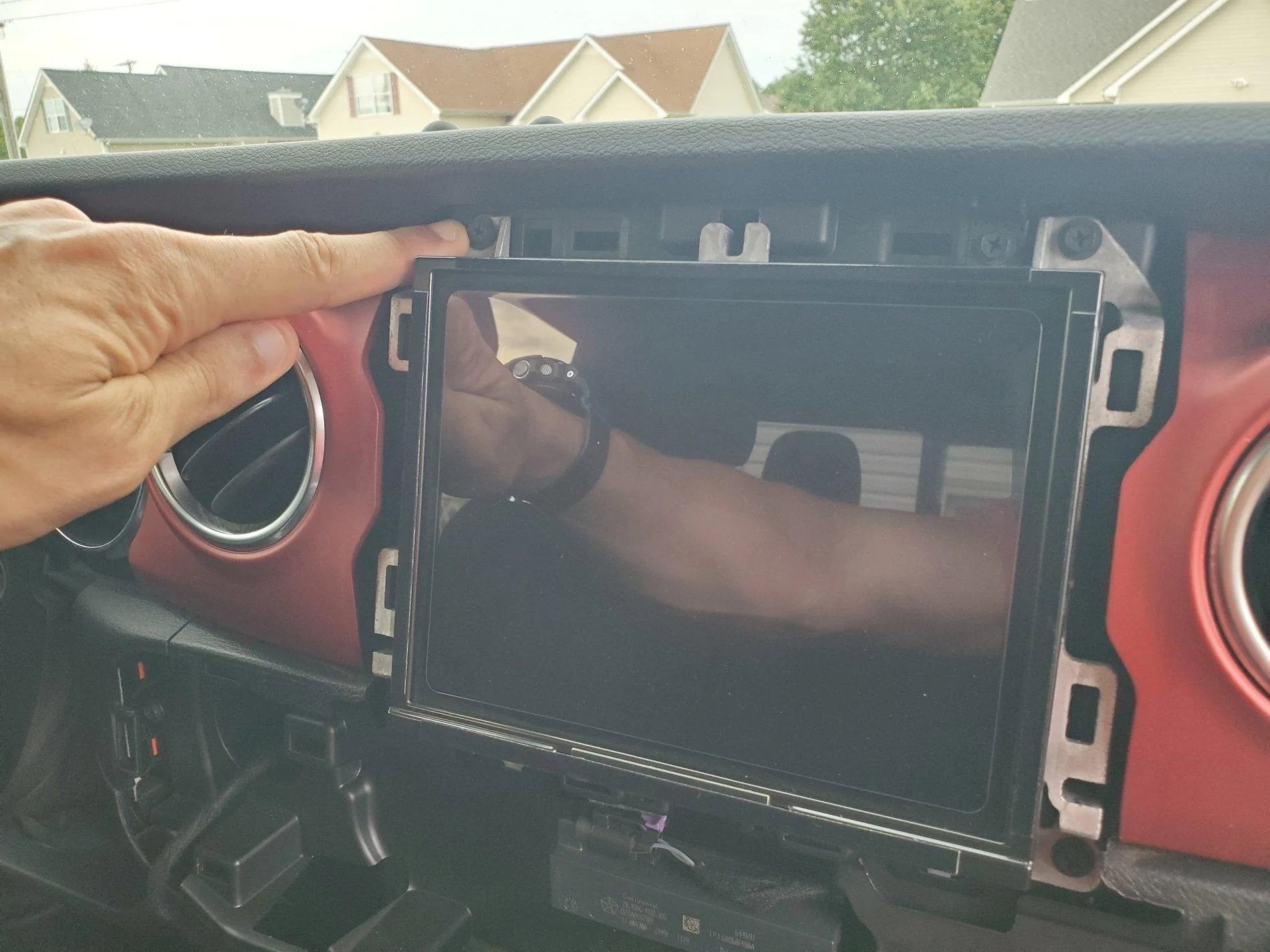 Jeep Wrangler JL Upper Dash Charging Hub 20200729_175609-jpg