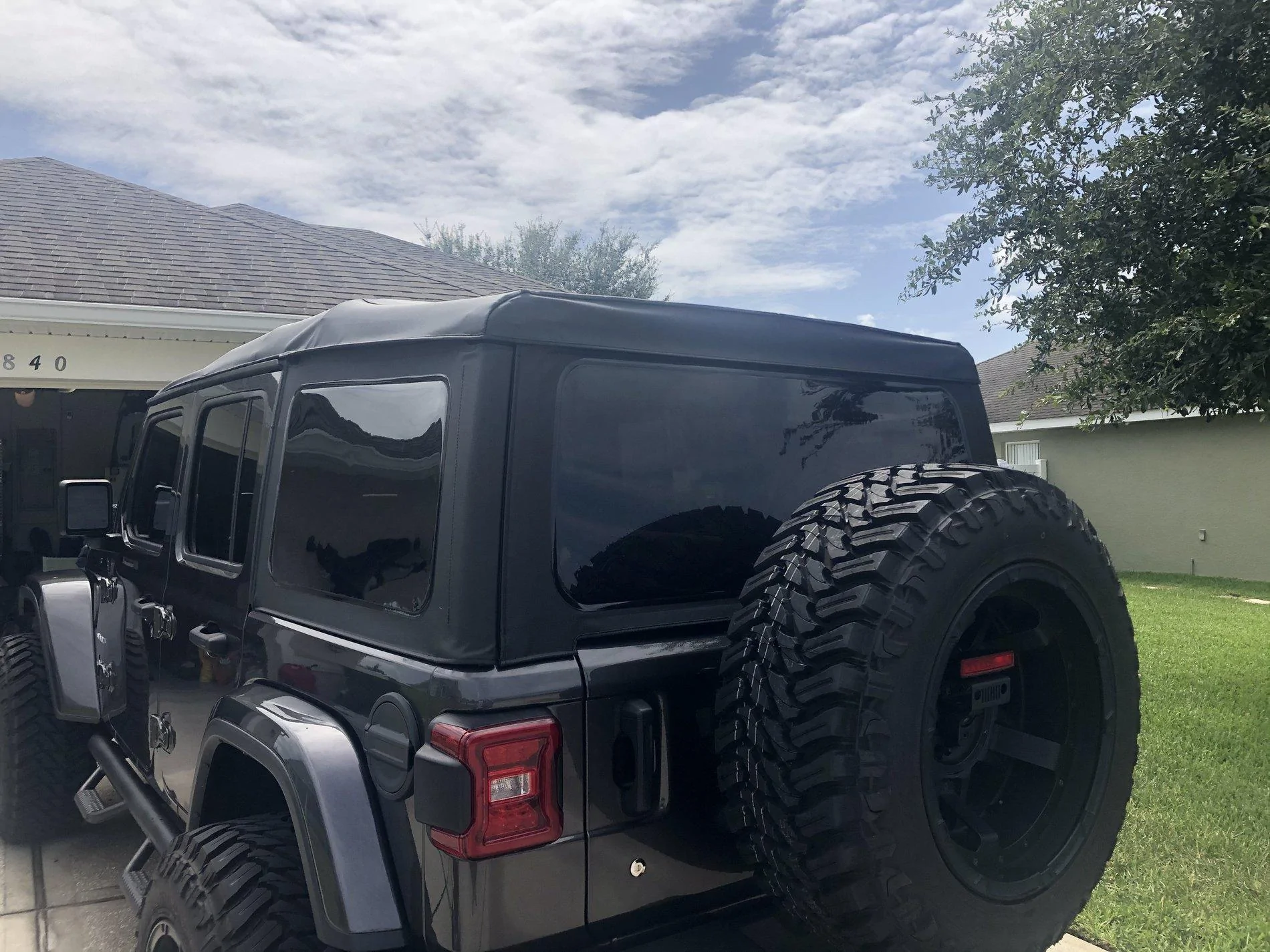 Jeep Wrangler JL Factory soft top D92100AF-530E-44EB-9AB8-5CF09480E4FA