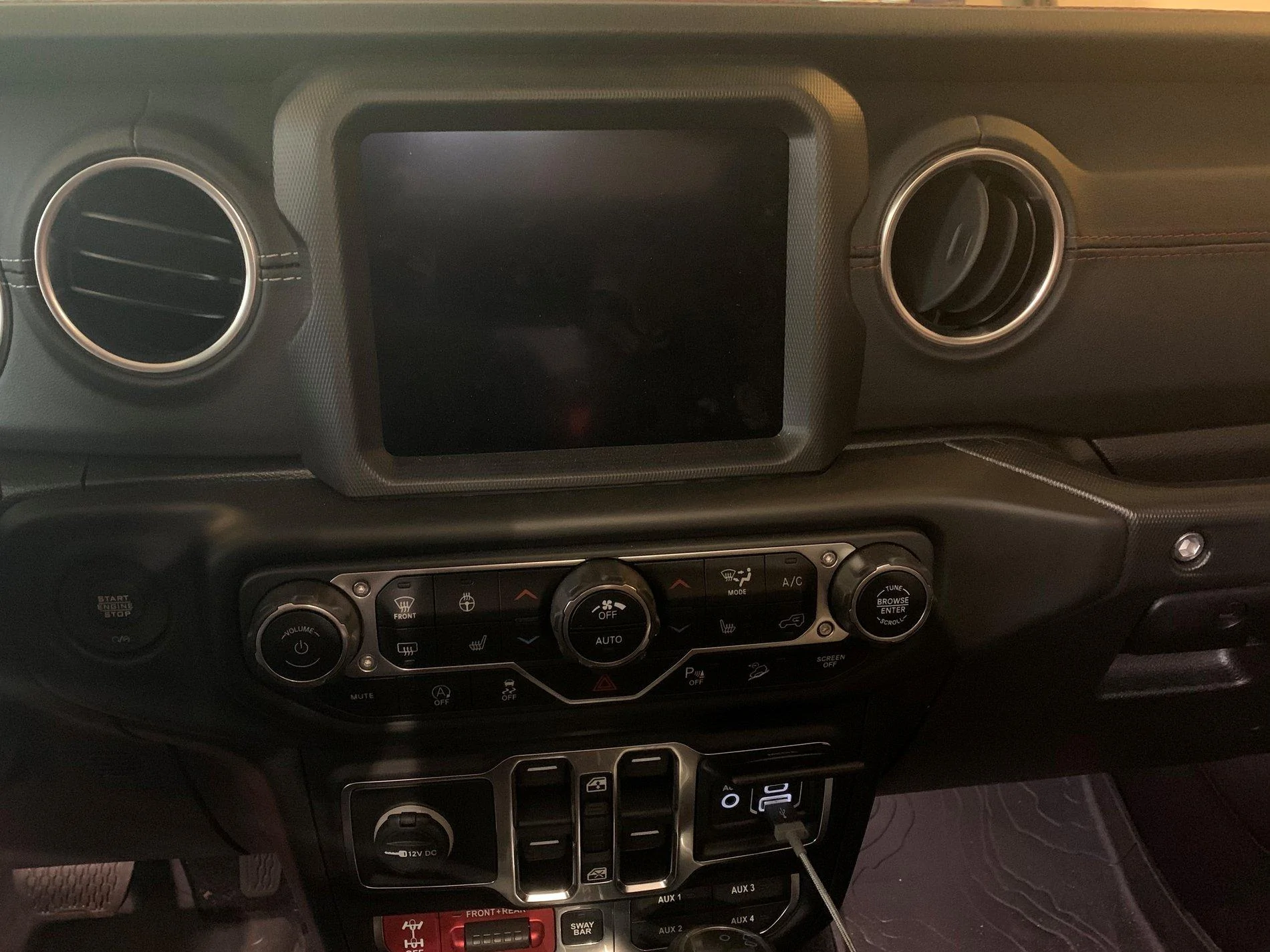 Jeep Wrangler JL Rubi Recon w/ White Stitching?? JeepDash2