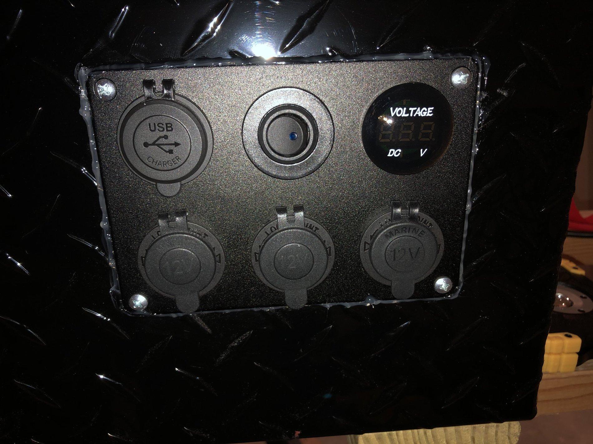 Jeep Wrangler JL Overlanding battery BEC09CCB-C344-4894-96E8-8248FD3160E1