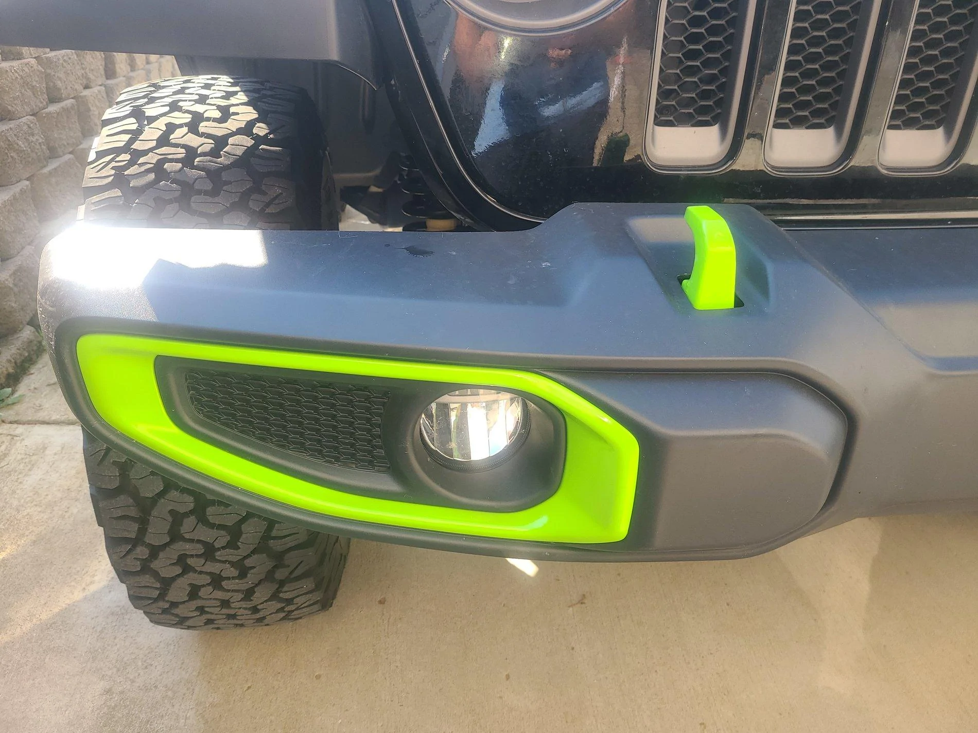 Jeep Wrangler JL Fog Light Bezel Removal and Grill Inserts 20200805_172719