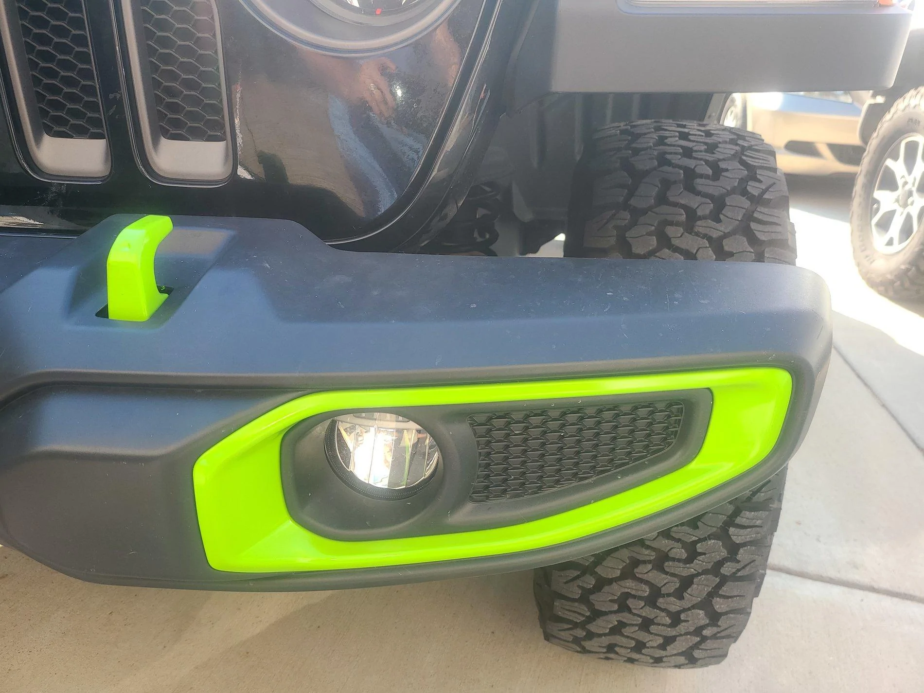 Jeep Wrangler JL Fog Light Bezel Removal and Grill Inserts 20200805_172715