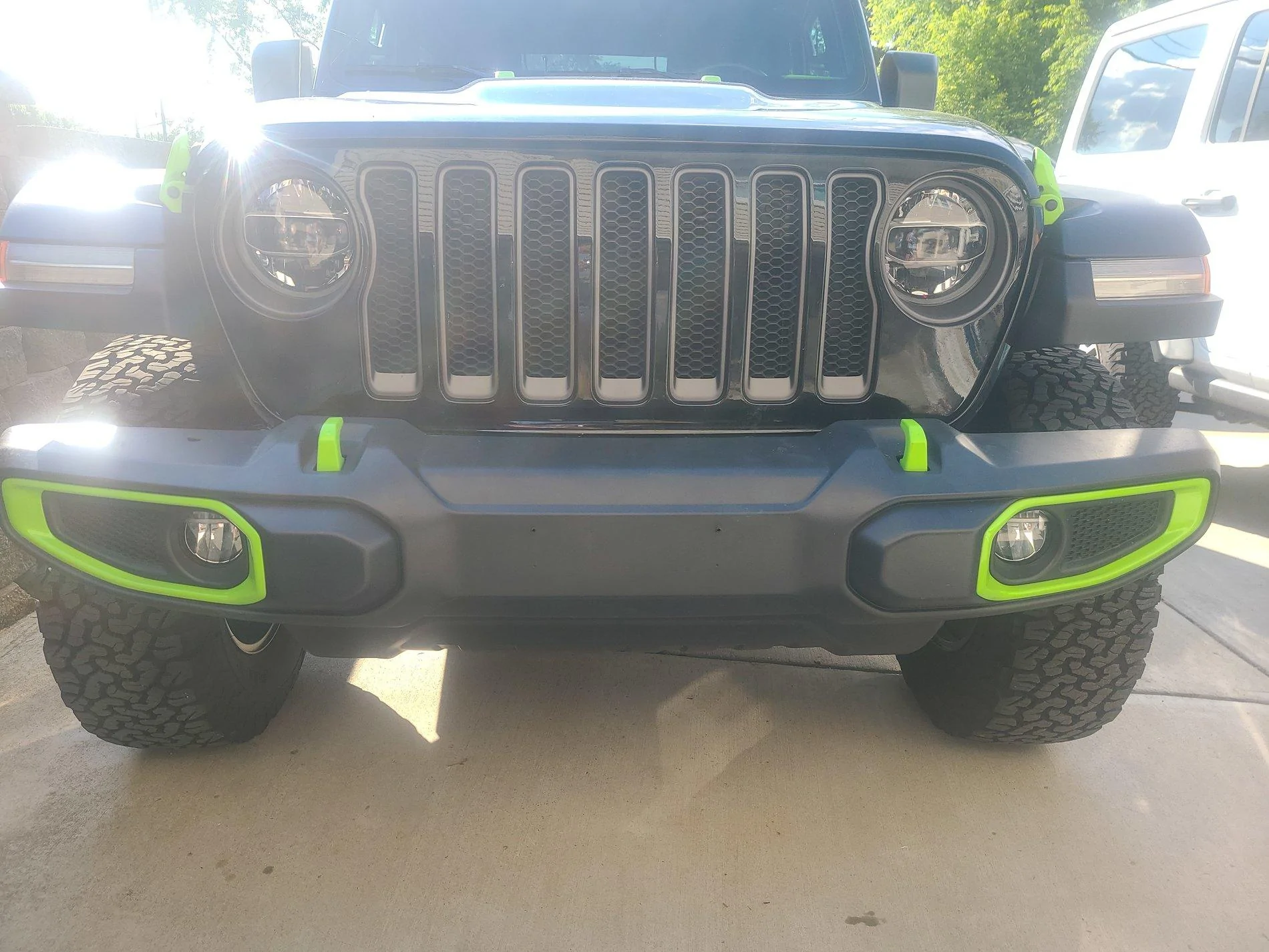 Jeep Wrangler JL Fog Light Bezel Removal and Grill Inserts 20200805_172707