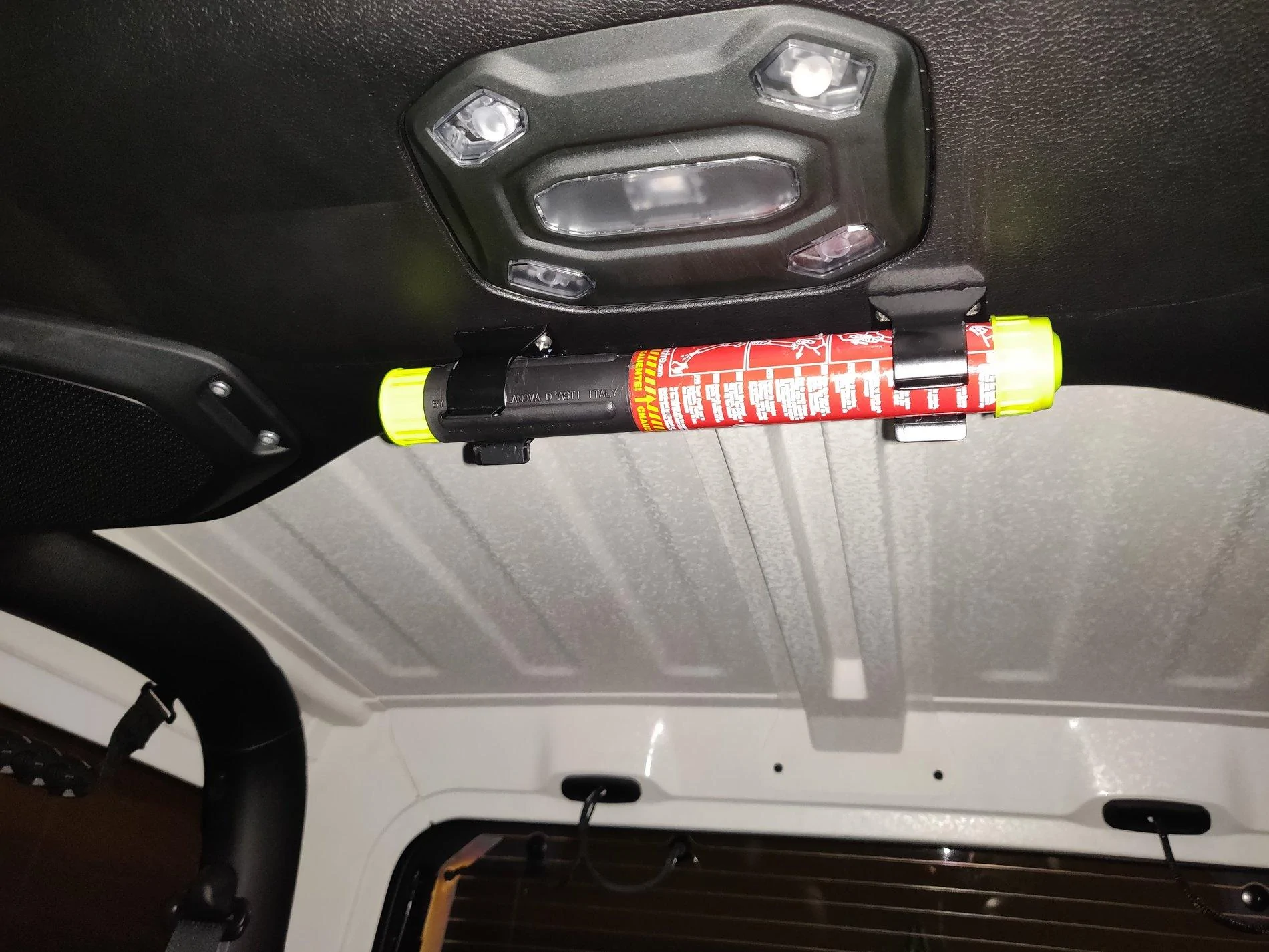 Jeep Wrangler JL Element Fire Extinguisher location and mounting. IMG_20200726_200857