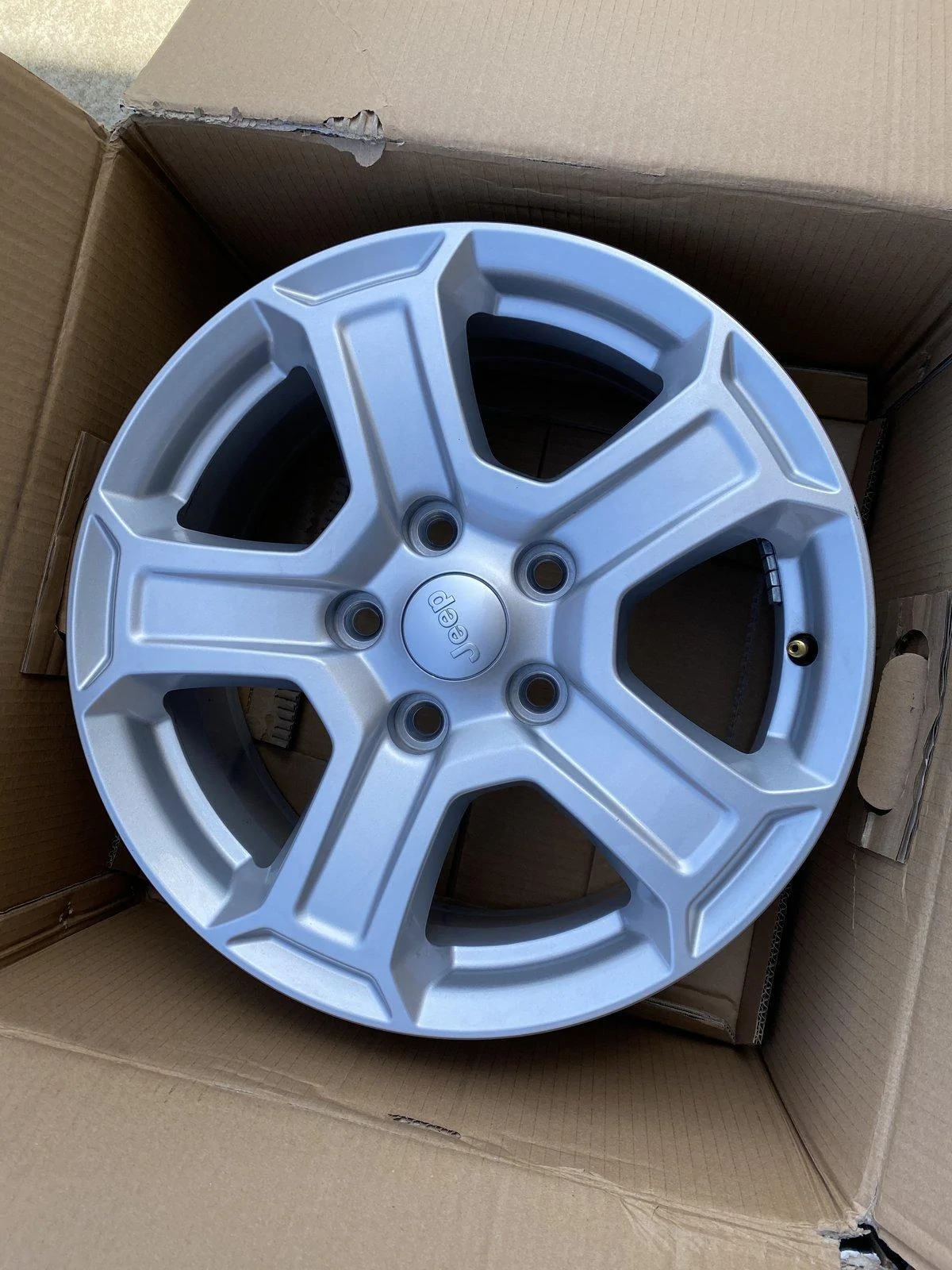 Jeep Wrangler JL 2018 Sport S wheels 34A1C03D-C115-4149-8395-C473FCBBE2DB