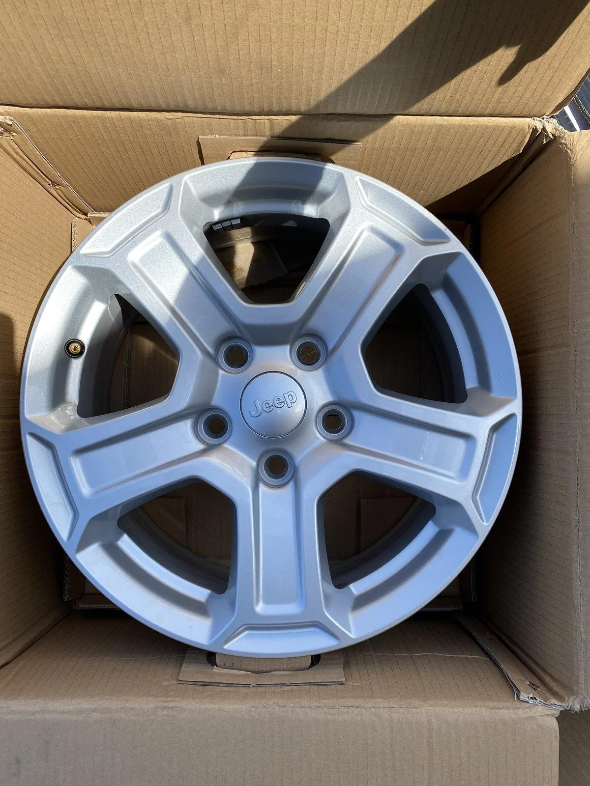 Jeep Wrangler JL 2018 Sport S wheels 1F1BC33A-E340-45E3-9F4B-0CC41389D734