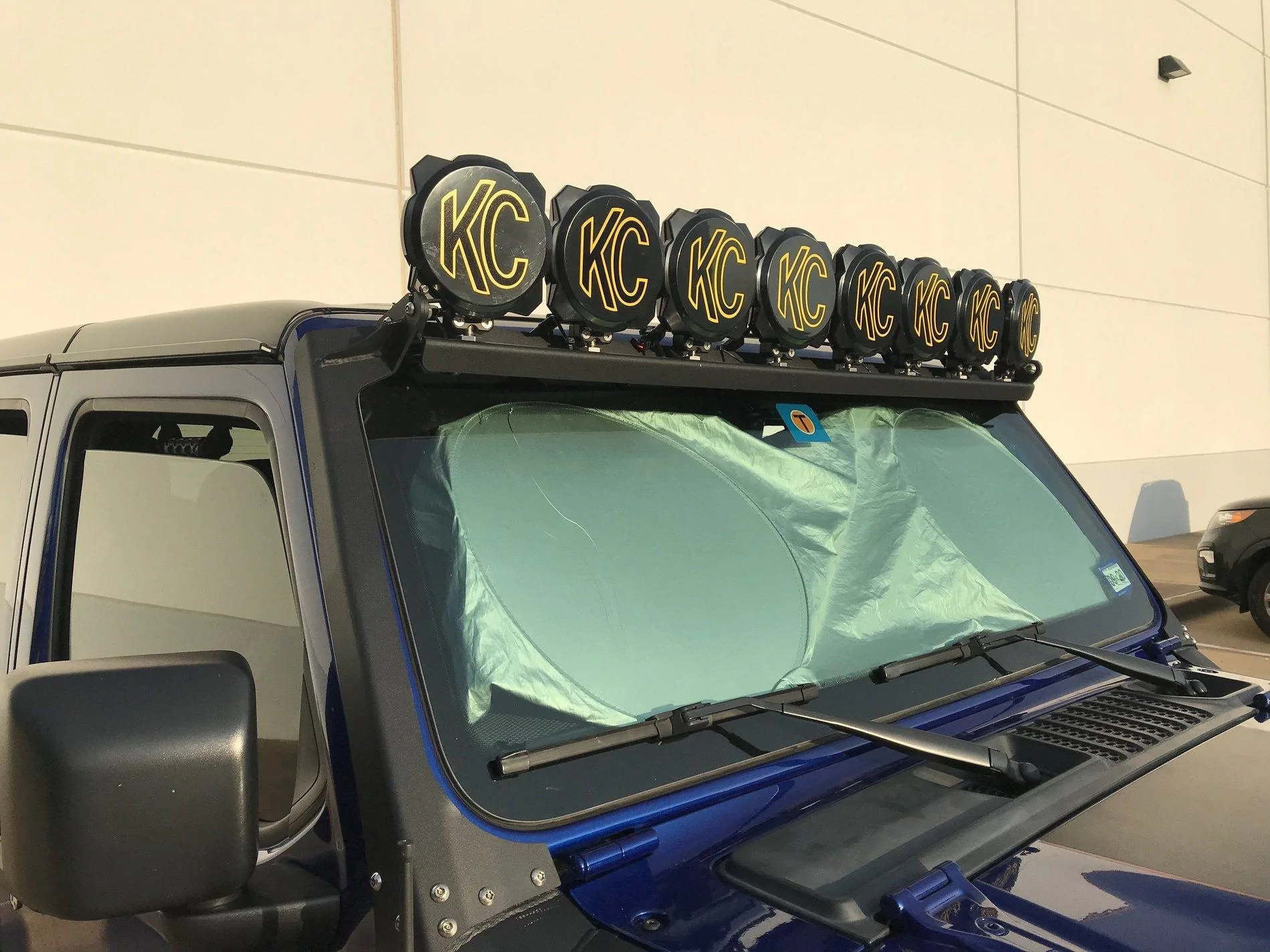 Jeep Wrangler JL Does Anyone run a KC Xross bar? lights