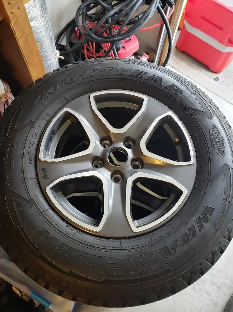 Jeep Wrangler JL 5 Tires & 5 Wheels 20200812_184857
