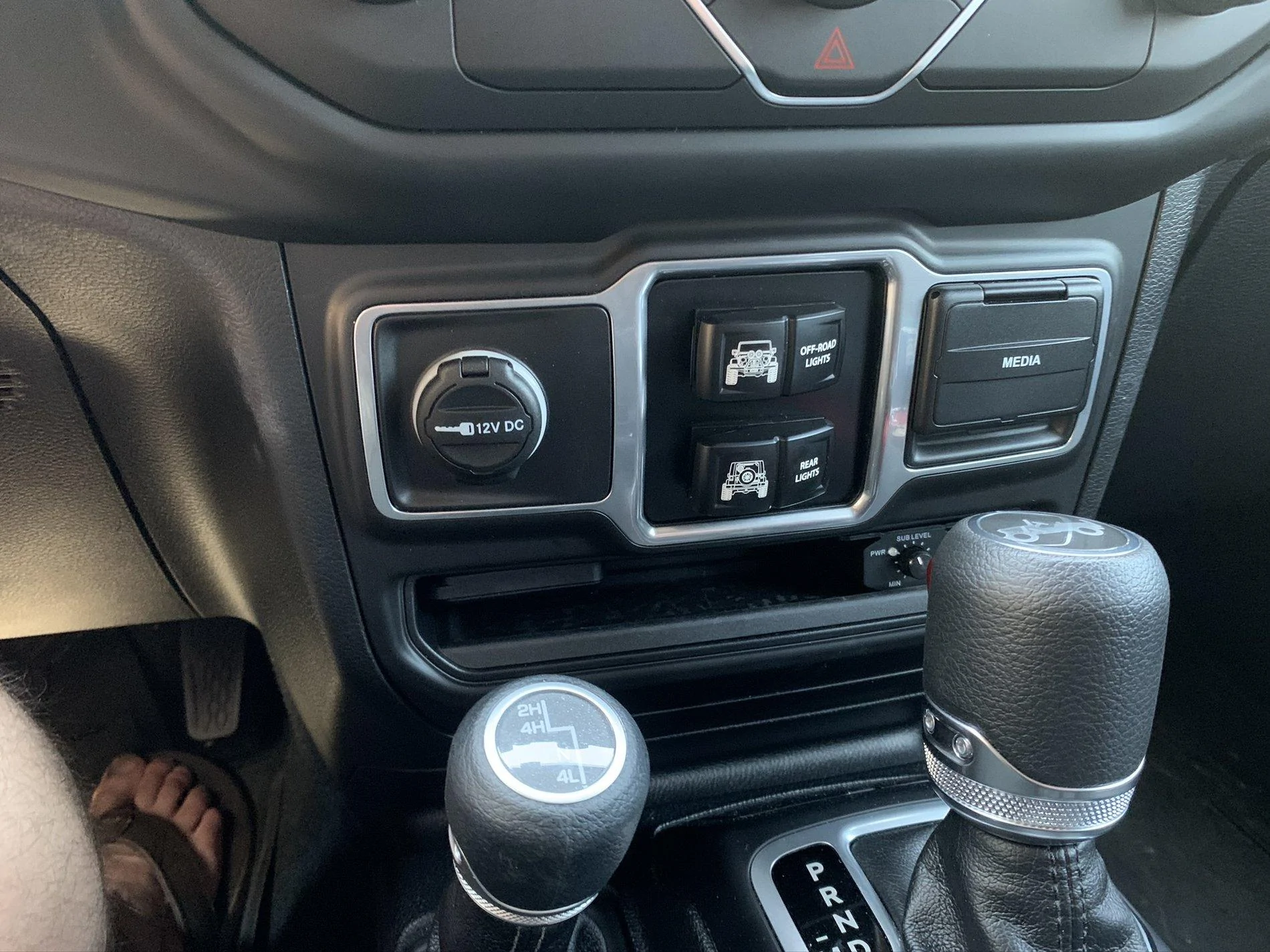 Jeep Wrangler JL Mod for dash-hole BC3619DF-2962-4429-9248-A1D8DCB4E5E7