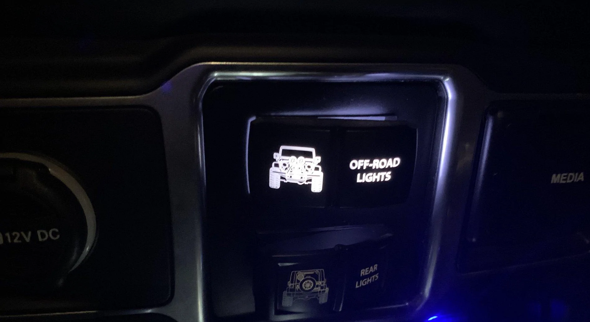 Jeep Wrangler JL Mod for dash-hole 08D871AA-1379-4249-B6DB-2D5CB0B45D50