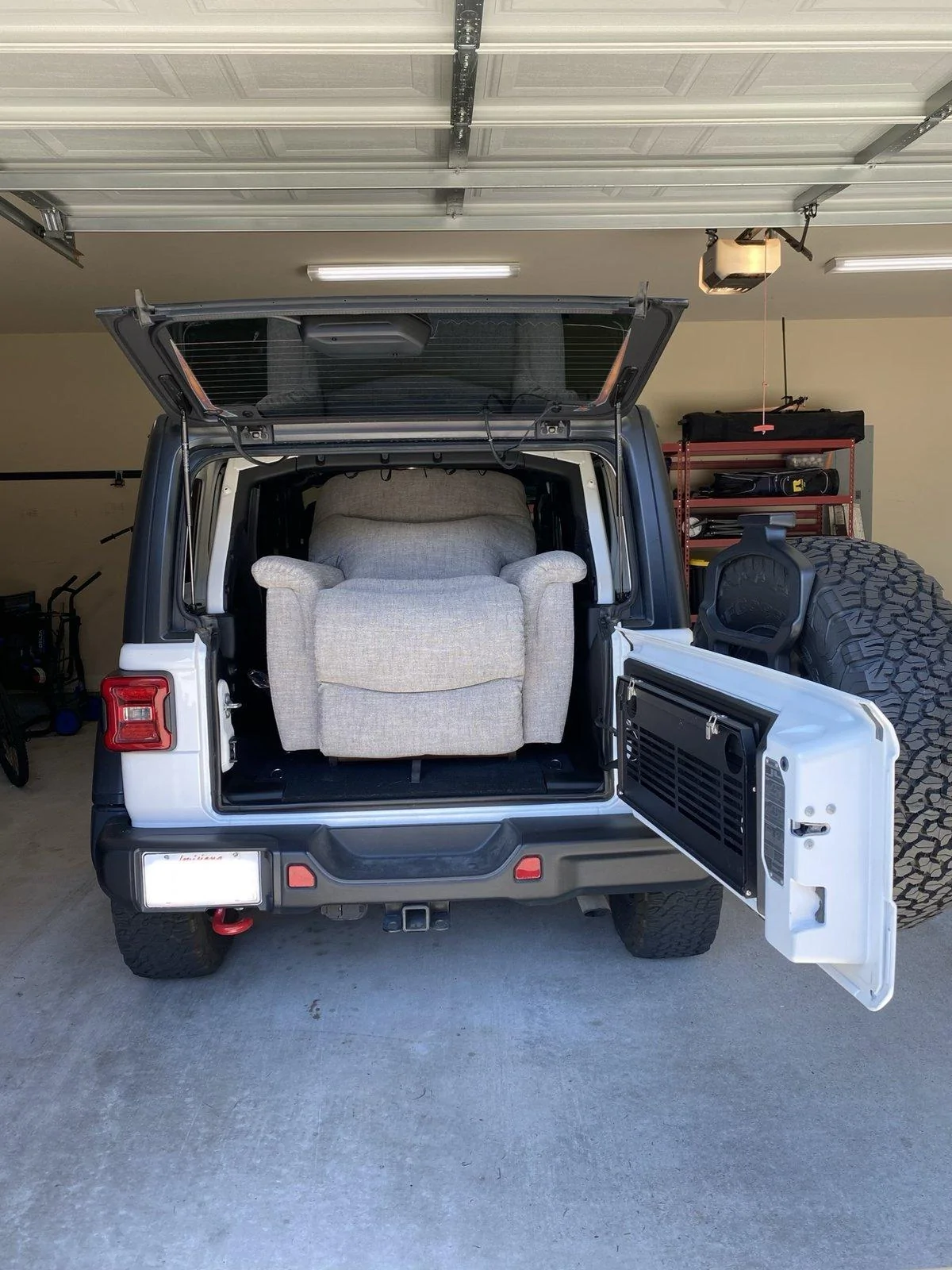 Jeep Wrangler JL JL Cargo Room D00D8D27-0FCA-4DBC-920B-199084BA4892