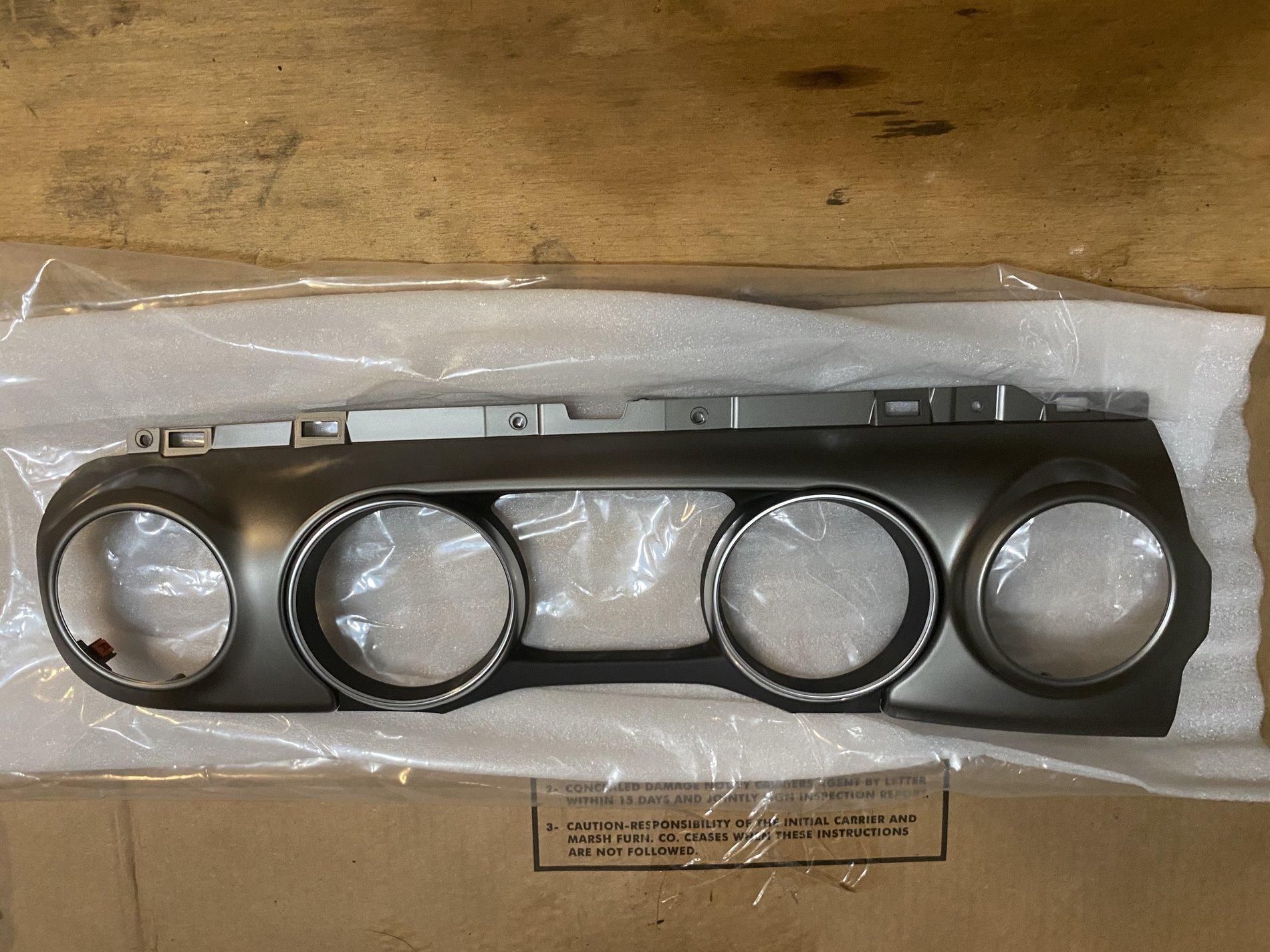 Jeep Wrangler JL Silver Dash Panels 34014888-869C-4EFC-83B6-A6A896A90A4B
