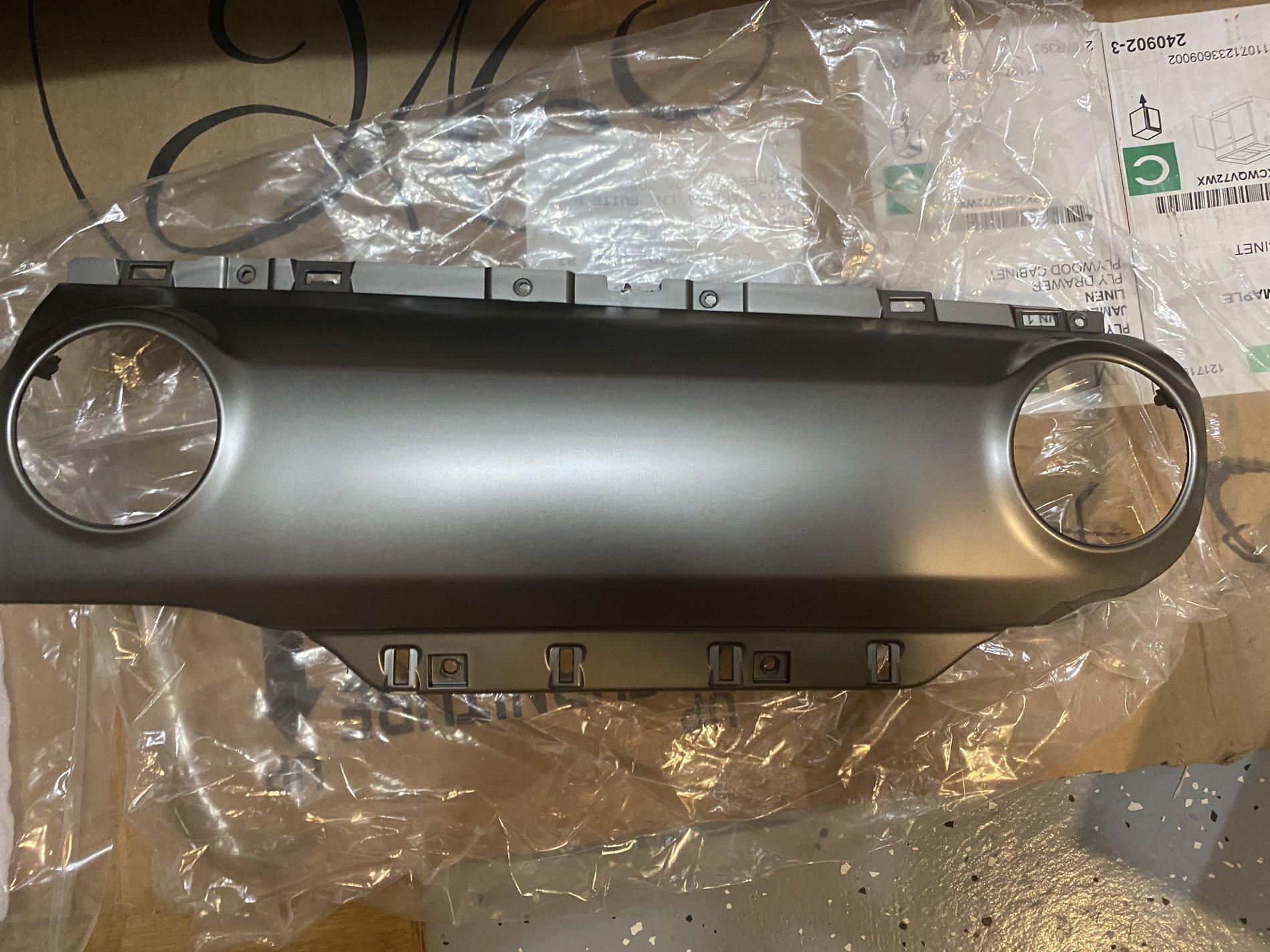 Jeep Wrangler JL Silver Dash Panels 54EF6B33-3336-46F8-954A-EC4996F121F6