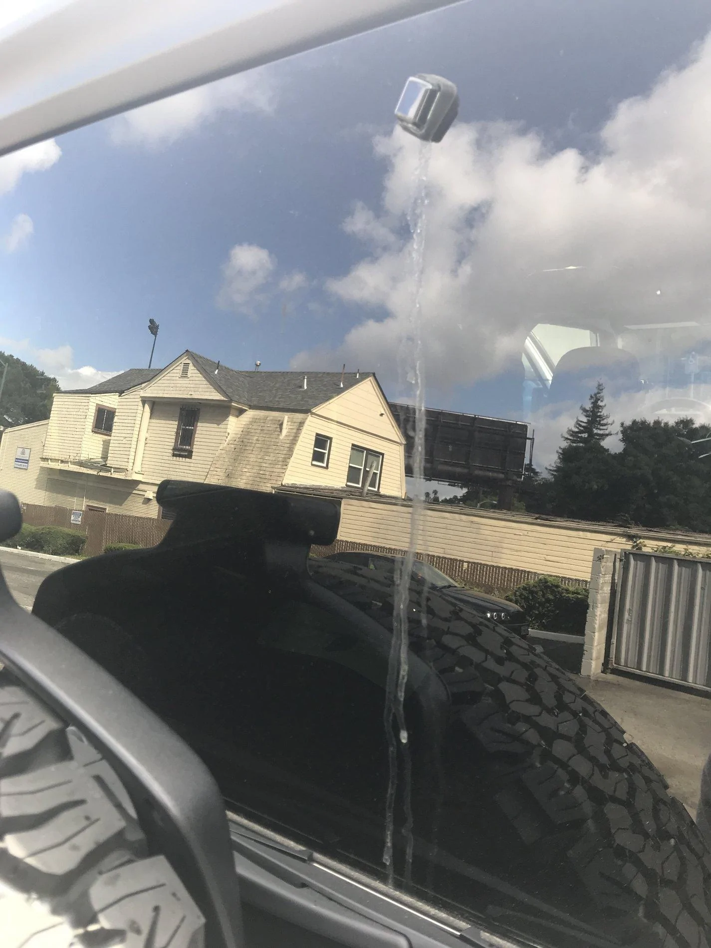 Jeep Wrangler JL Rear window fluid dripping IMG_2264
