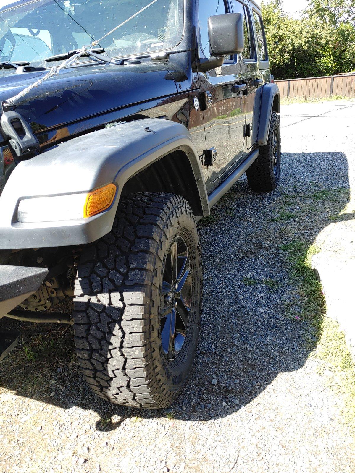 Jeep Wrangler JL Falken Wildpeak A/T3W 285/75R17 on Sport-S no lift 20200822_113316