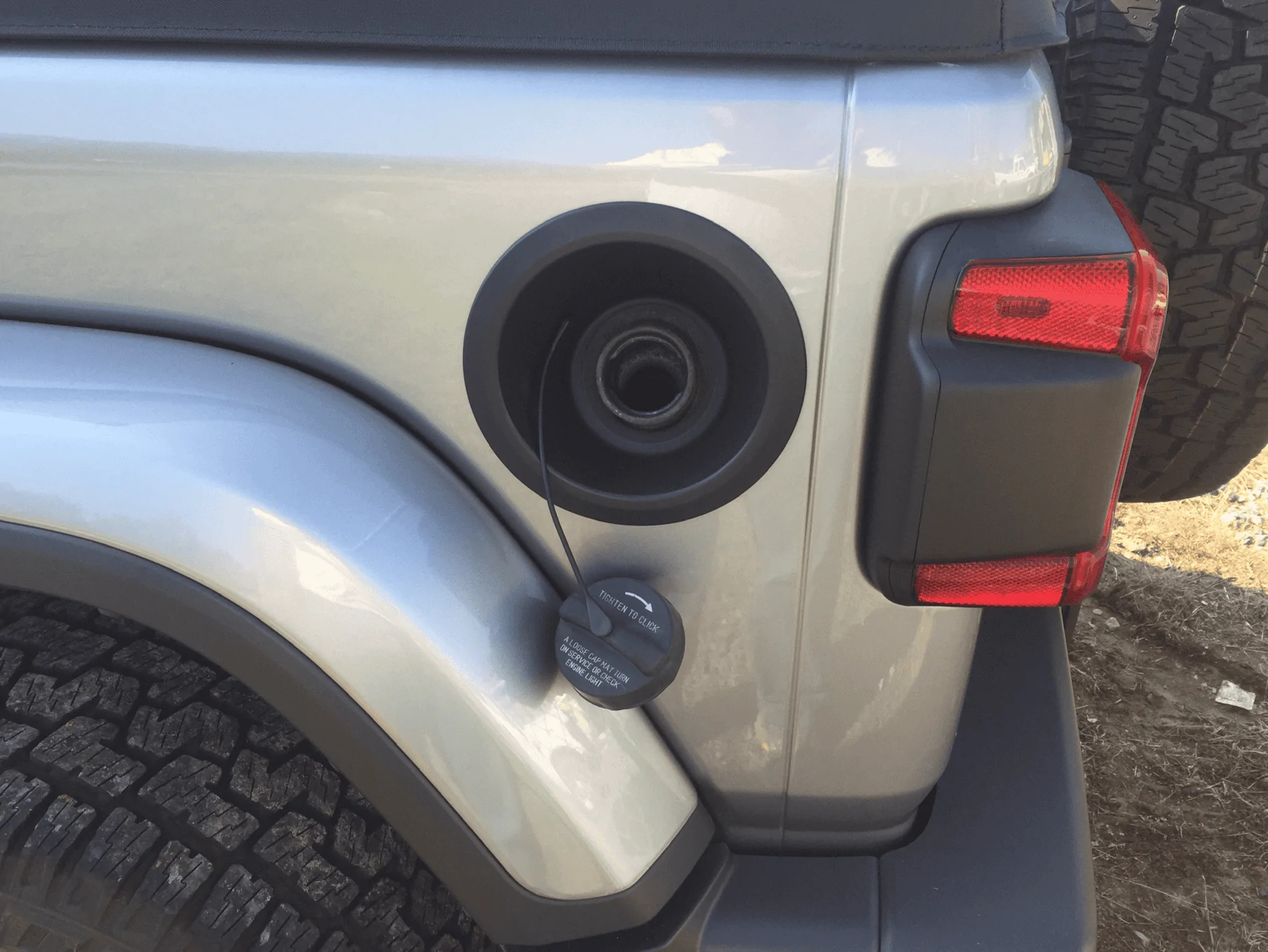 Jeep Wrangler JL Gas cap tether too short? 1598535965248