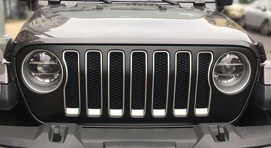Jeep Wrangler JL Sahara Grille/Light Bezel Insert Silver Paint Code? Sahara-Grille-Con