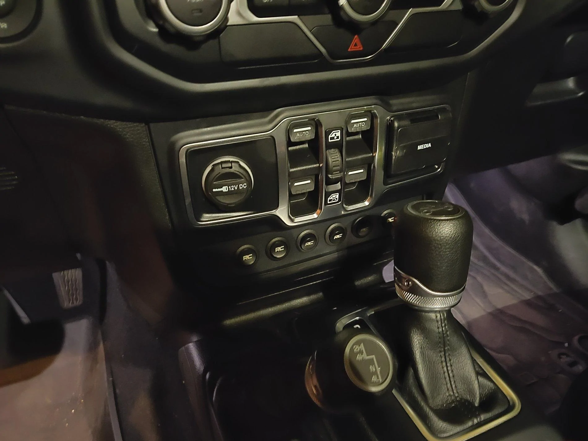 Jeep Wrangler JL aftermarket switches IMG_20200830_100526