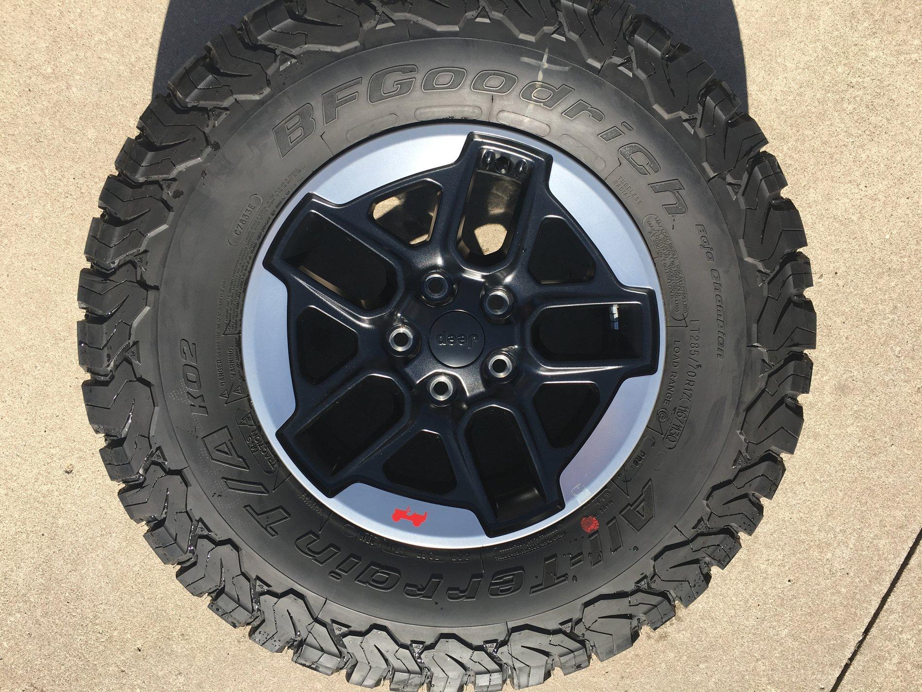 Jeep Wrangler JL Upgraded Rubicon Wheels & Tires 870B4521-DBF3-4F91-B876-995F05346CAE