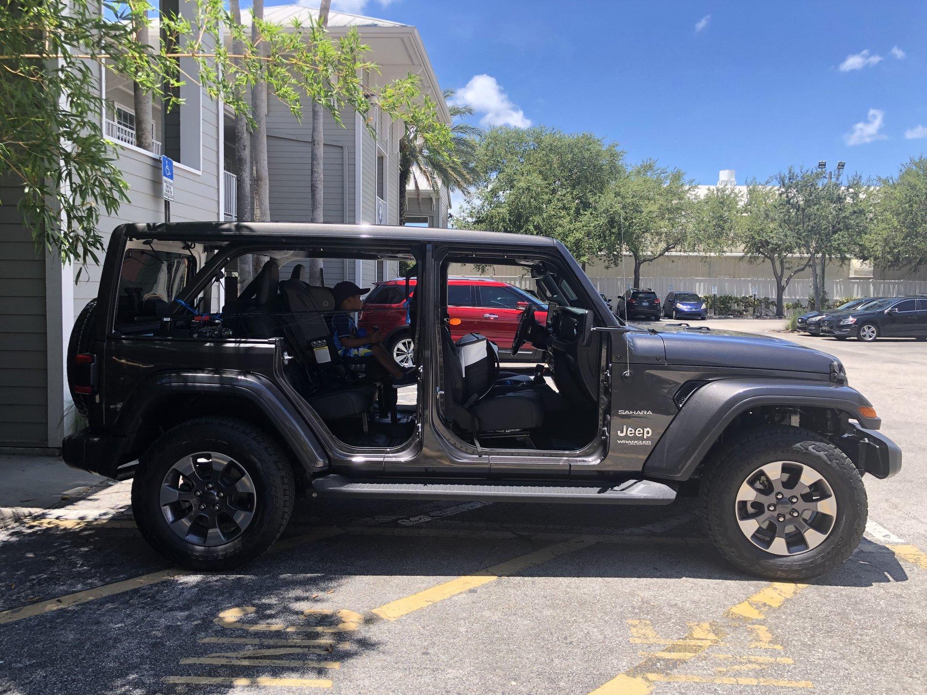 Jeep Wrangler JL Automatic Sky One Touch 0EF1C421-E4C0-4070-B0AA-DF3ADF5CA78E