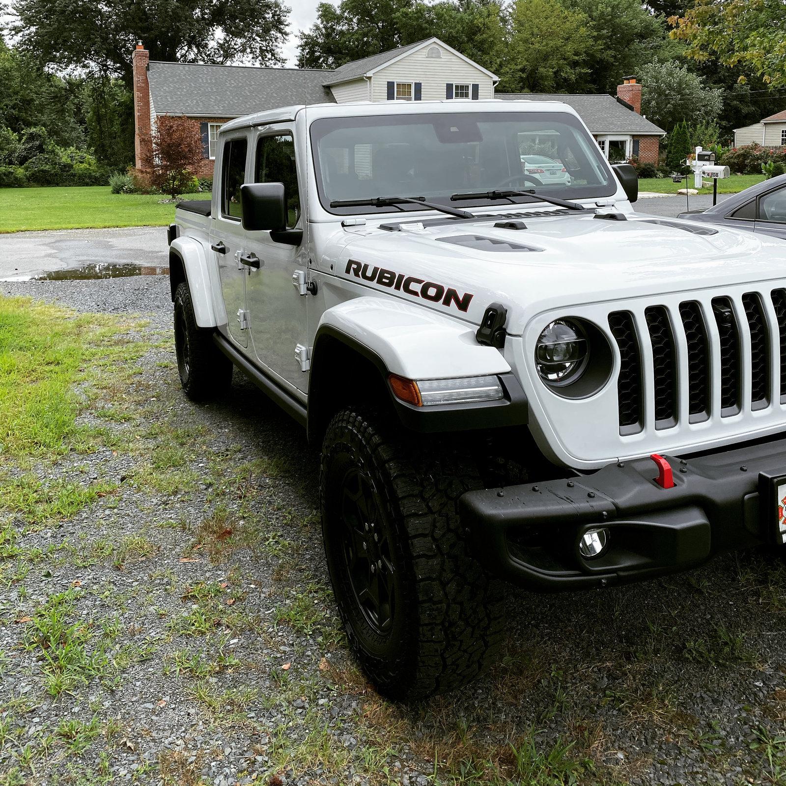 Jeep Wrangler JL Out With Old In With New 088292B2-7E05-4653-90D5-EC7727C52030