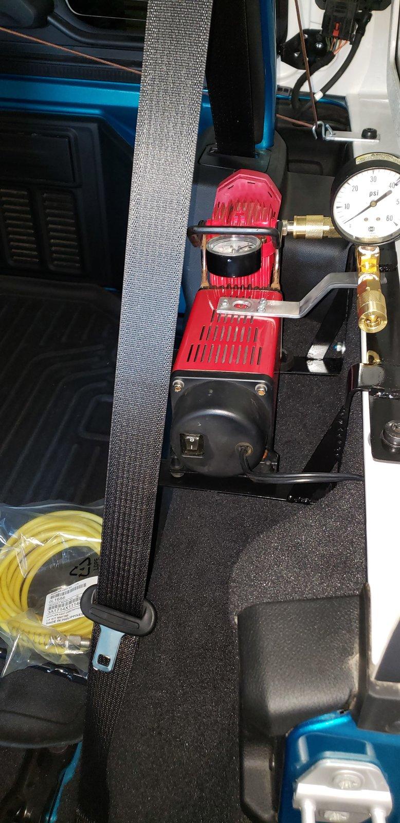 Jeep Wrangler JL Mounted air compressor behind the back seat 20200901_083858