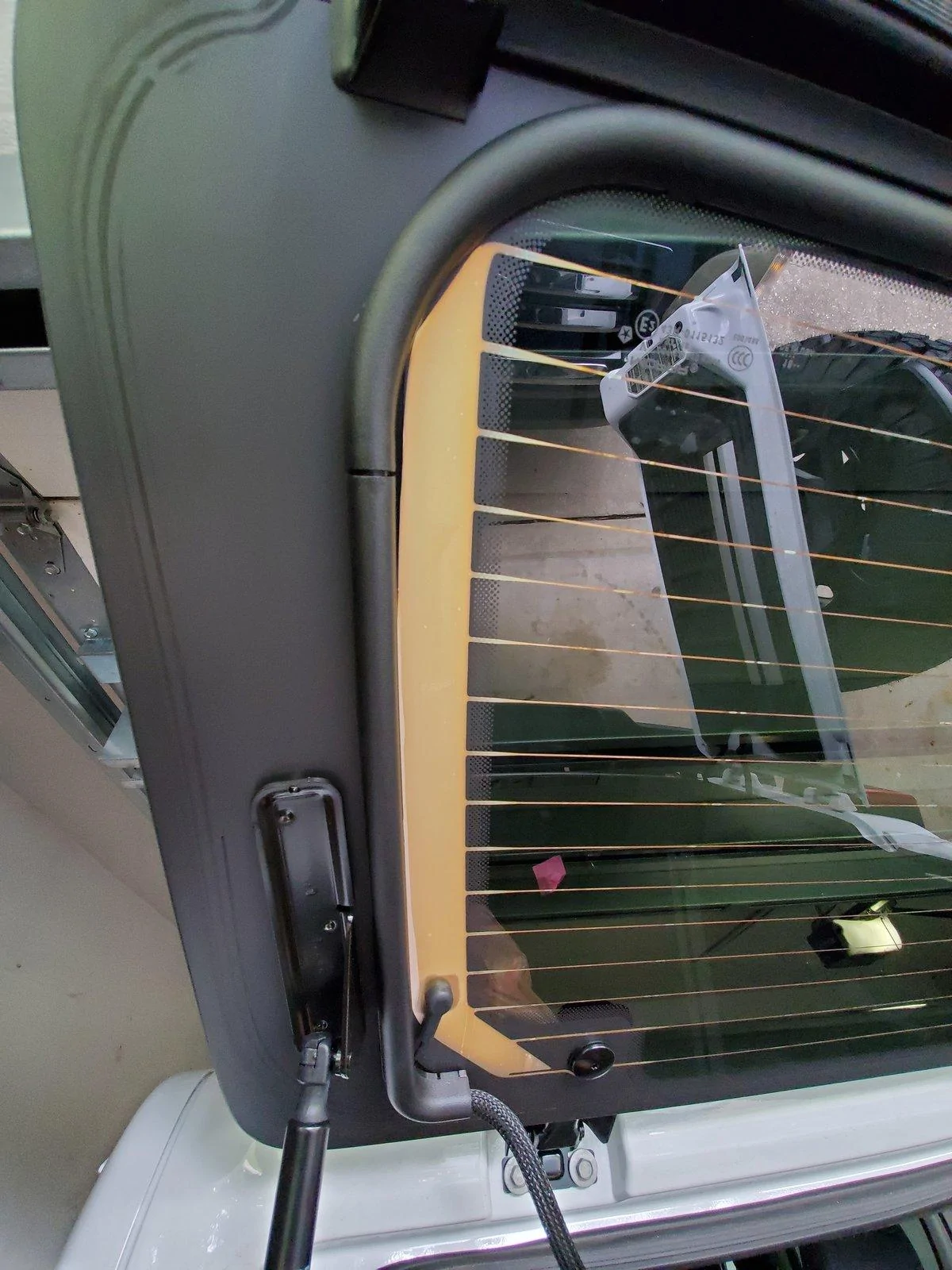 Jeep Wrangler JL JL Rear Window defroster jeep left