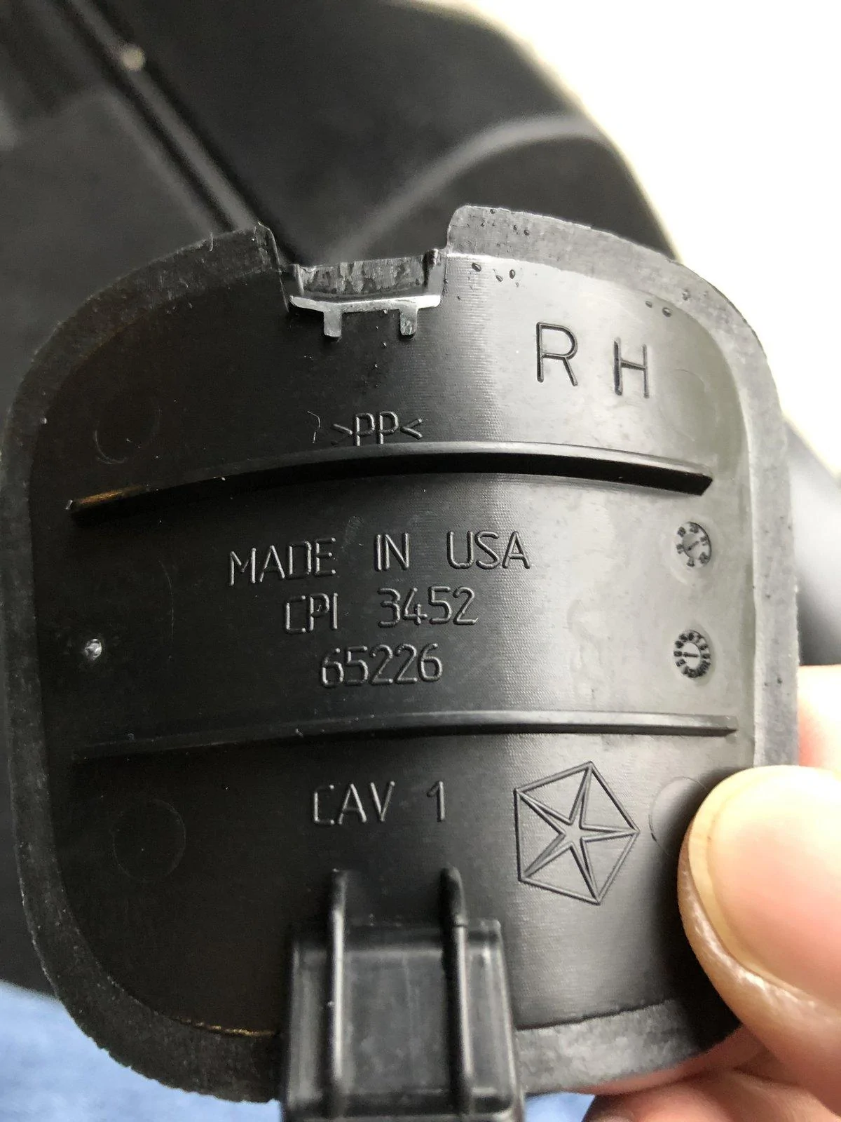 Jeep Wrangler JL Please Help Identify this Part 1599314468602
