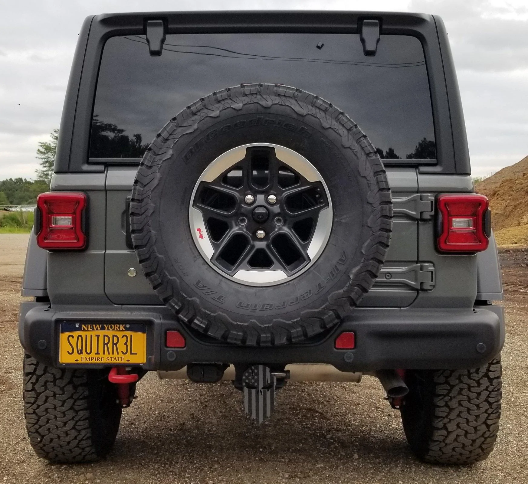 Jeep Wrangler JL Spare Tire Relocator Bracket allowing for most visibility 20190827_132924_resized