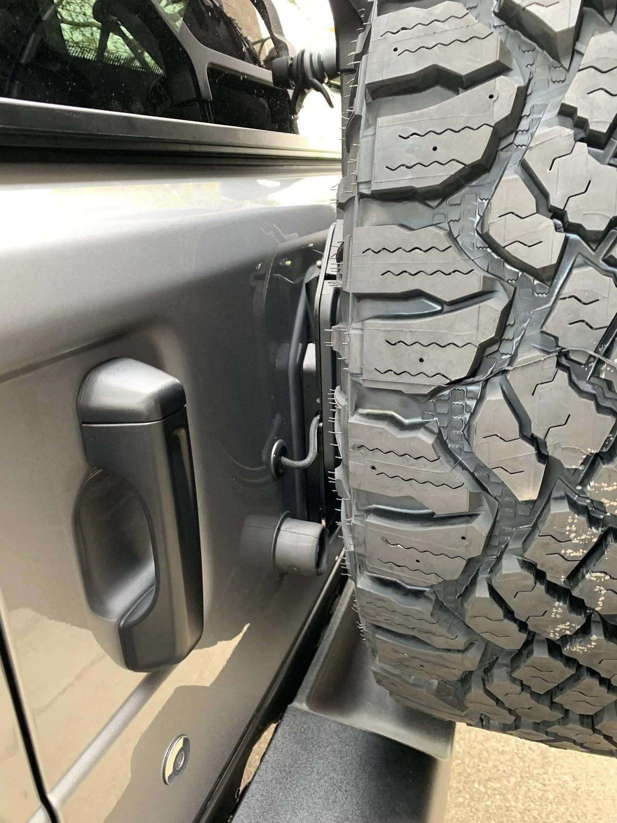Jeep Wrangler JL Spare Tire Tailgate Bumpers 2136FE99-DEE0-485F-96F0-C009B82A3685