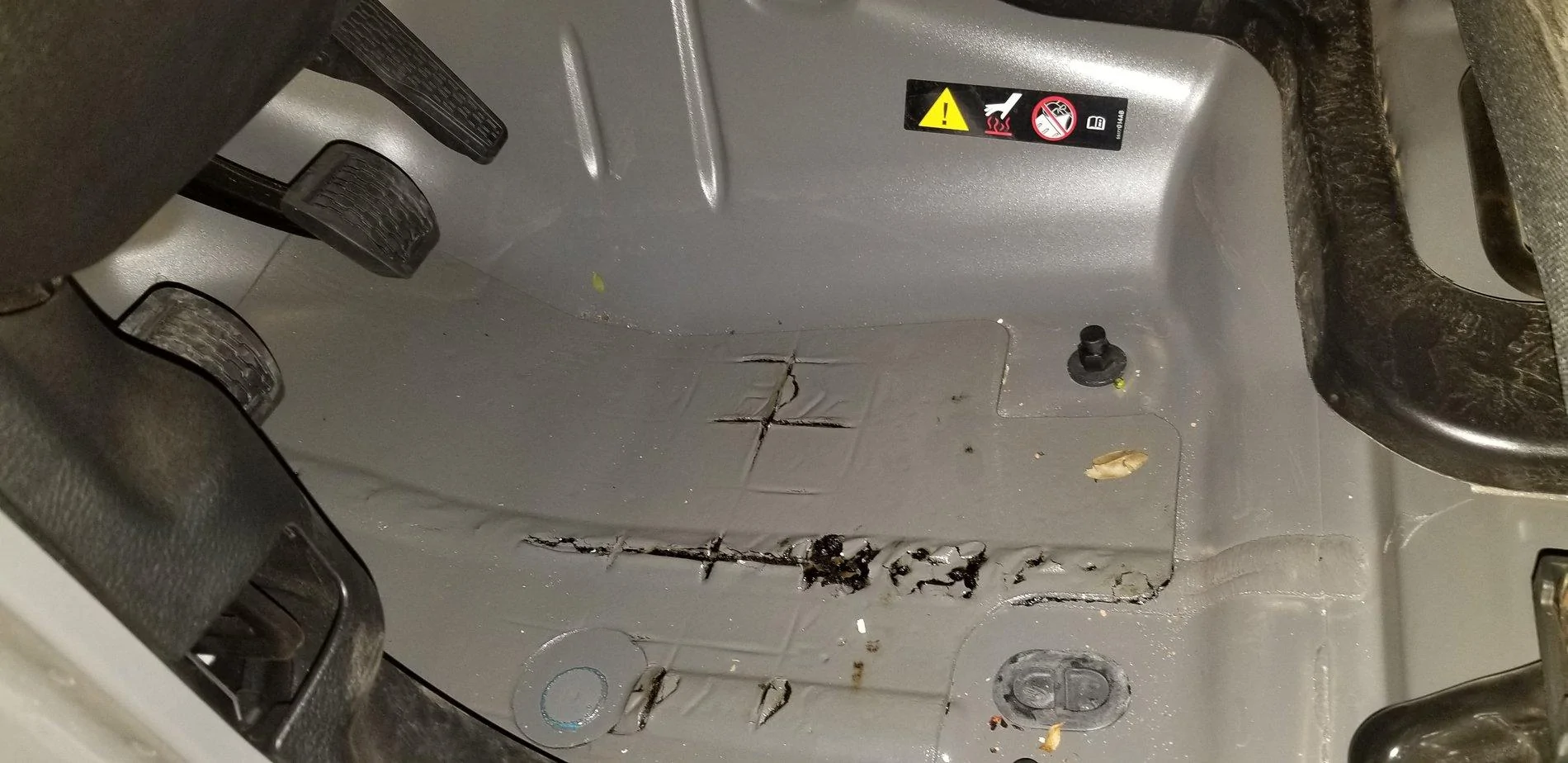 Jeep Wrangler JL Floor insulation pads melting and ruptured 20200905_194155