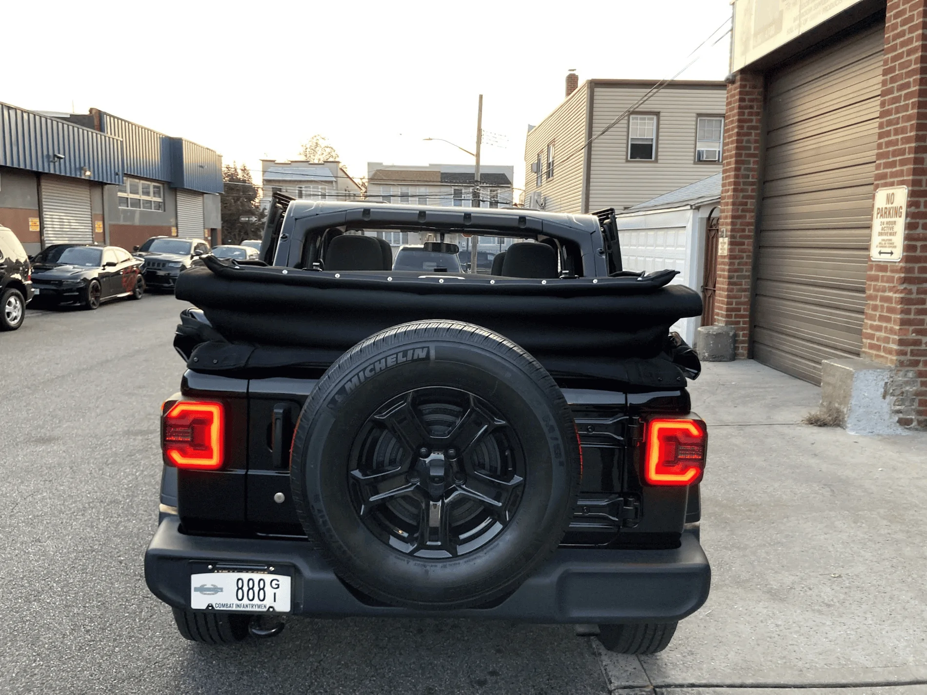 Jeep Wrangler JL Sky One Touch vs. Sunroof 1600064699125