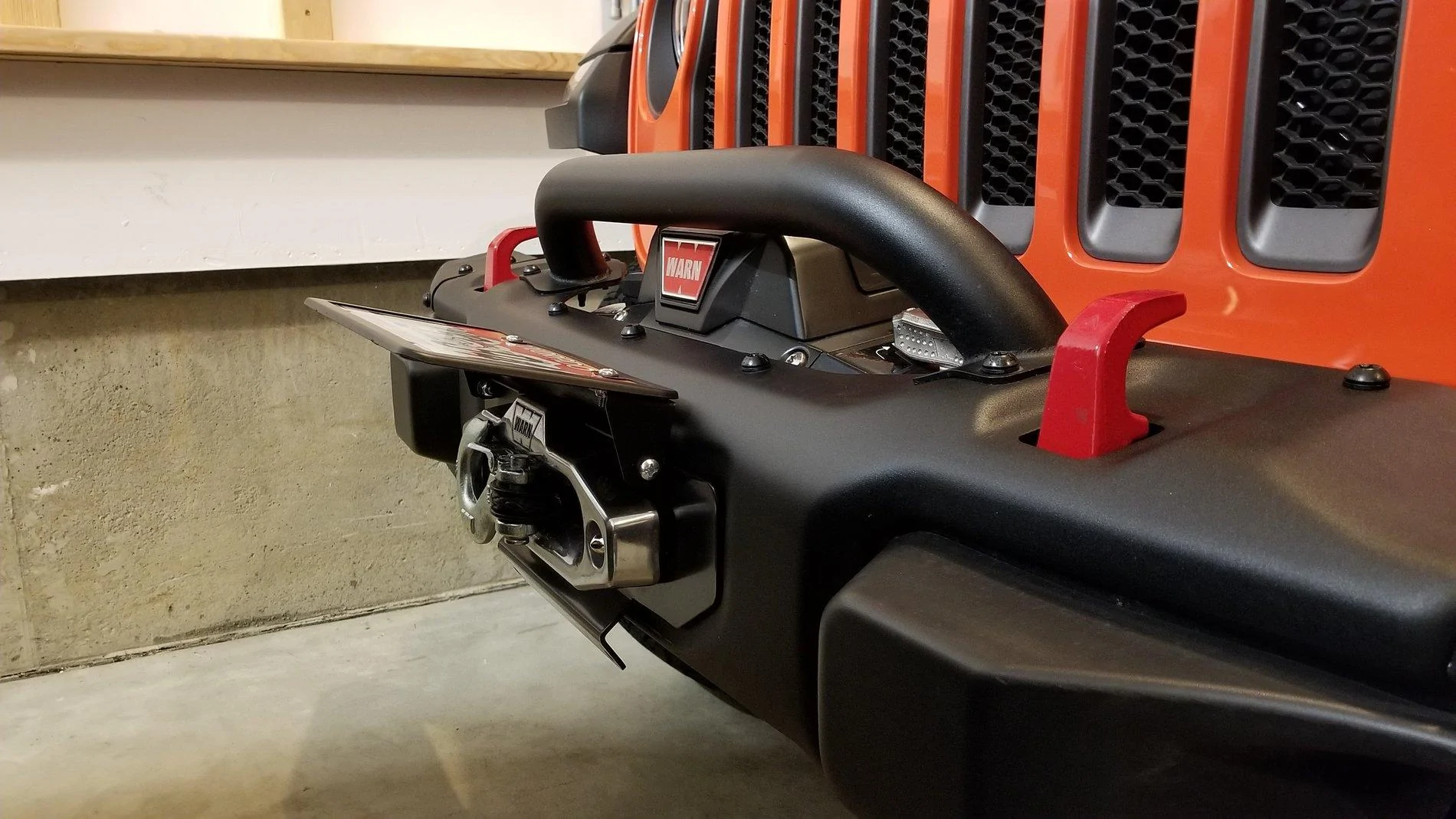 Jeep Wrangler JL Warn Fairlead and Hook + Tuffy Flip Plate 20181009_061330