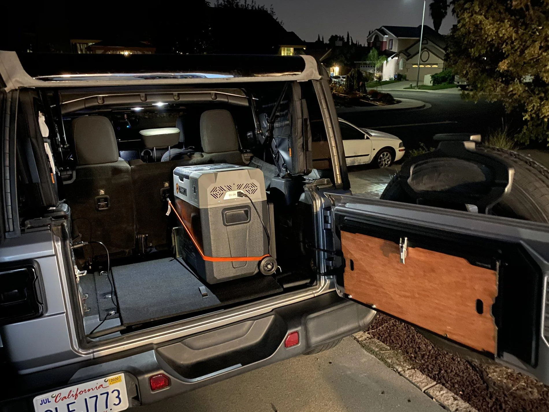 Jeep Wrangler JL My Cheap Tailgate Table 67F1E30B-5ED9-4A7F-AE5A-DE2C0F05E275
