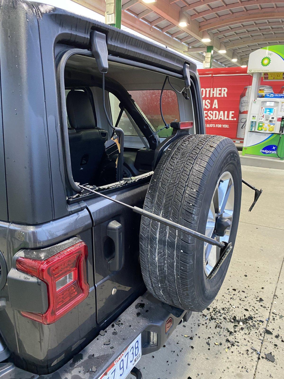 Jeep Wrangler JL Rear window just exploded!! E41A9D4C-5547-4F24-ADD7-4BAB7A86964B