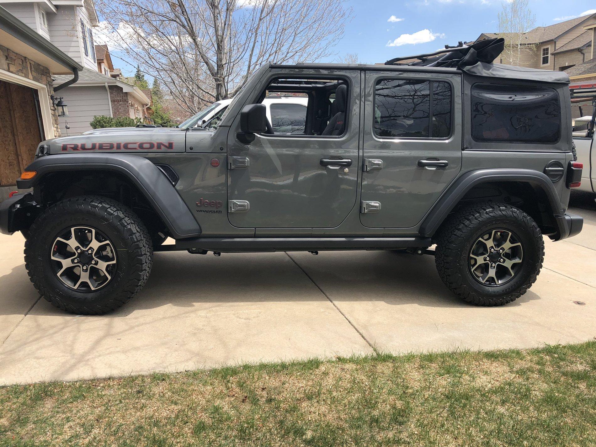 Jeep Wrangler JL STING GRAY Wrangler JL Club 0B5A27B4-21B5-45AB-B764-5733BFF11D1D